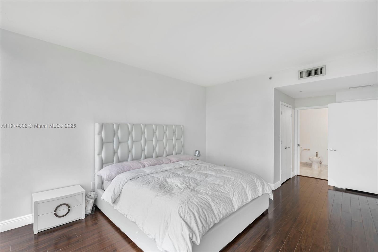 BLUE CONDO - Residential