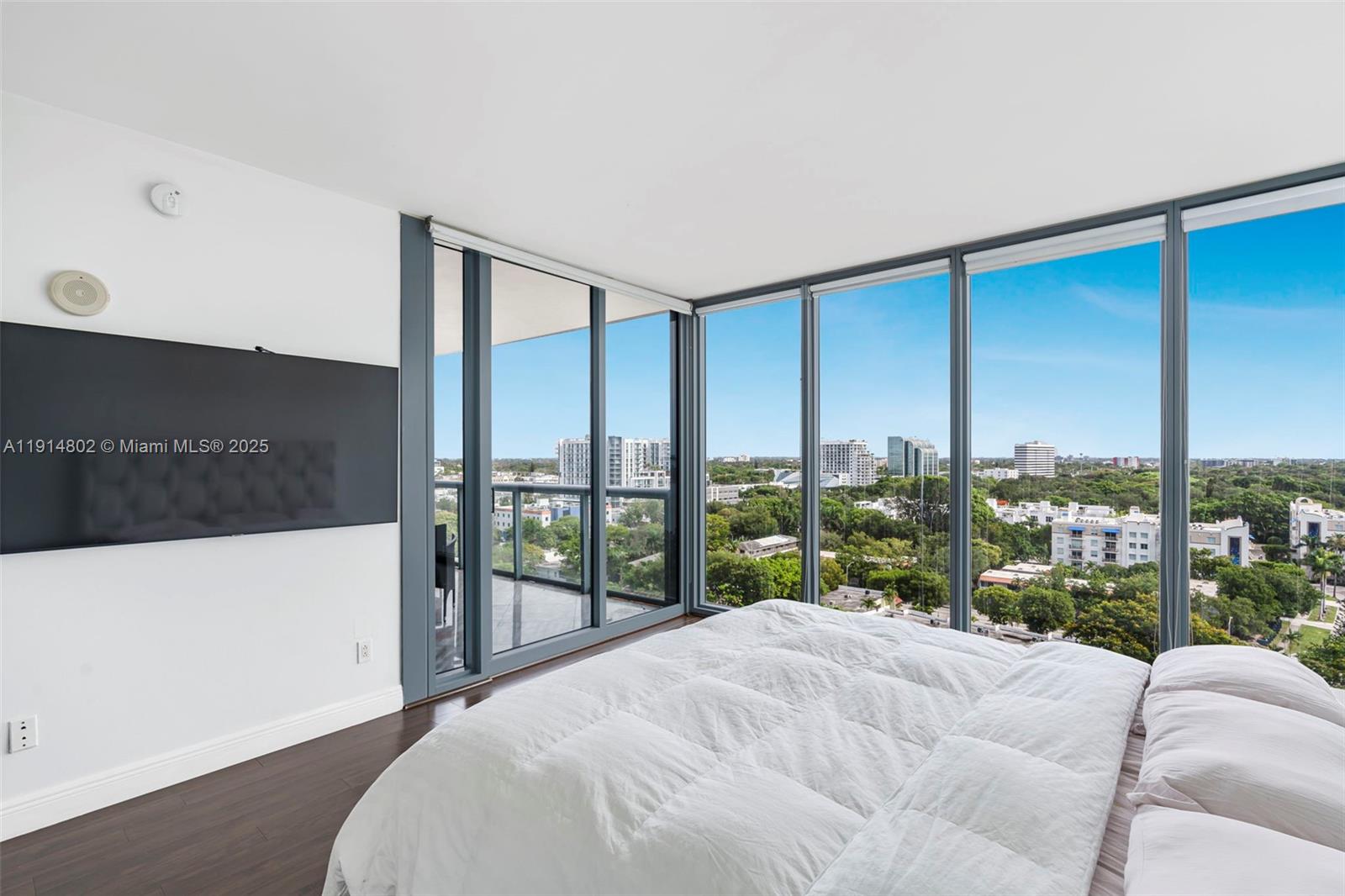 BLUE CONDO - Residential