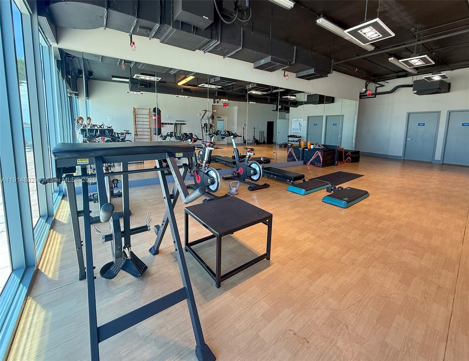 BLUE CONDO - Residential