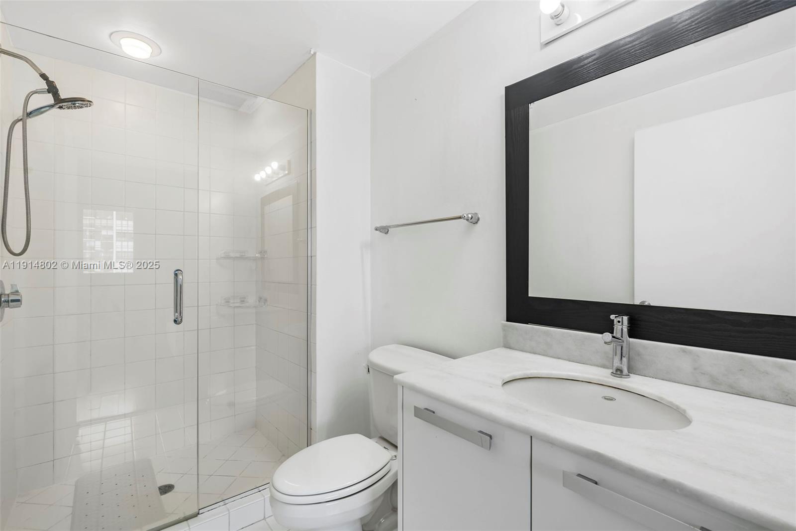 BLUE CONDO - Residential