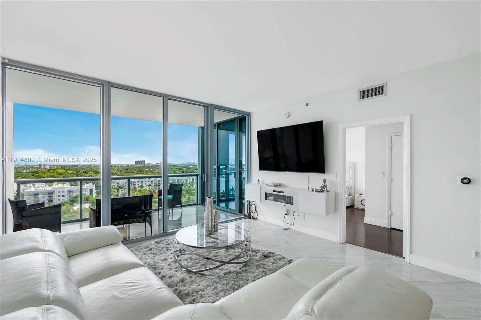 BLUE CONDO - Residential