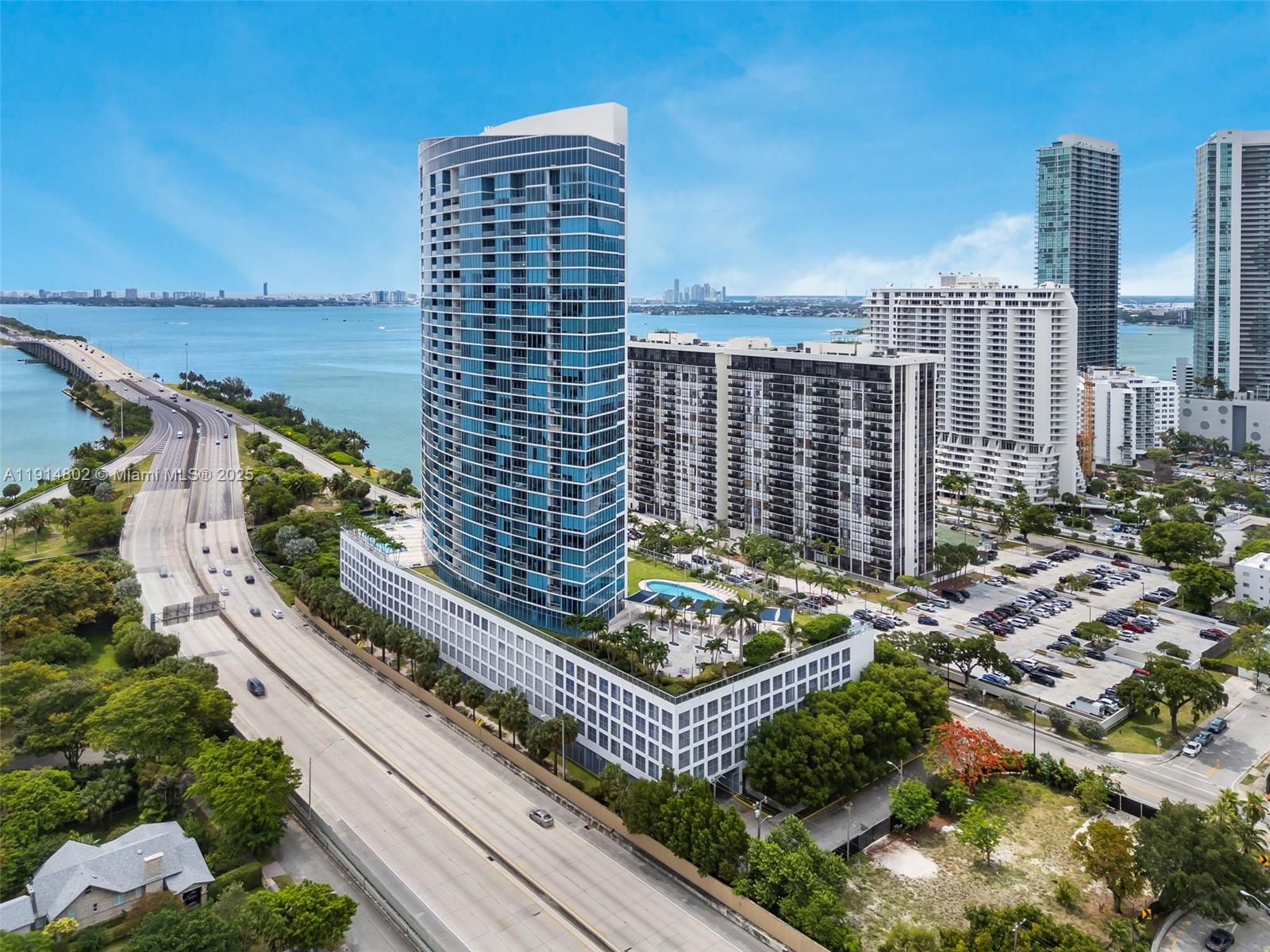 BLUE CONDO - Residential