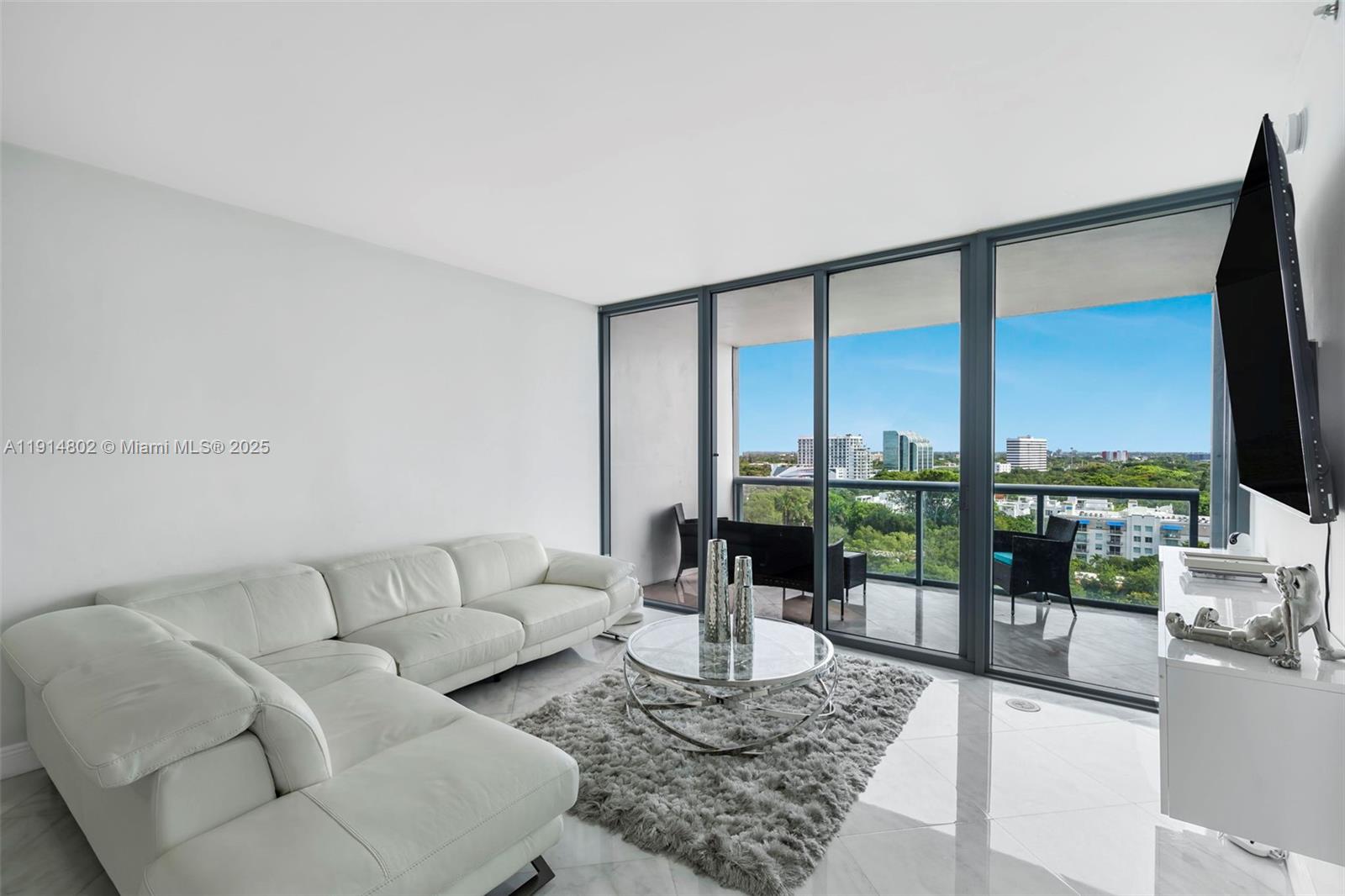 BLUE CONDO - Residential