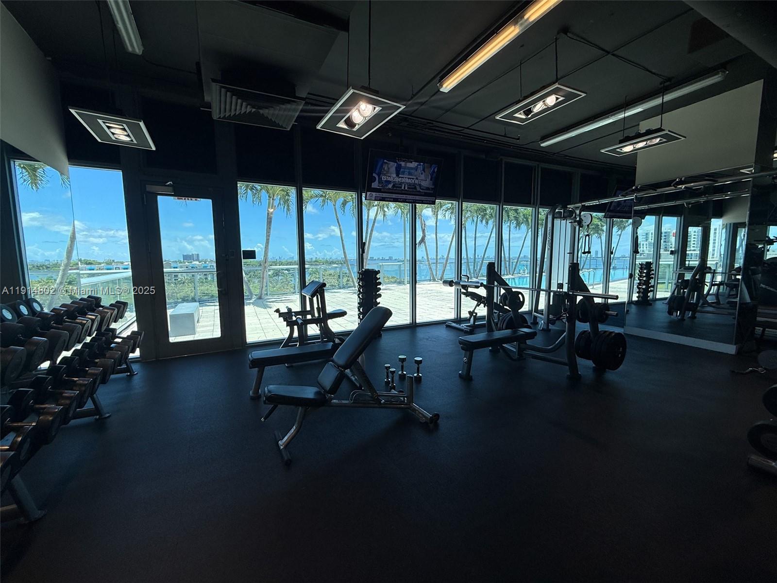 BLUE CONDO - Residential