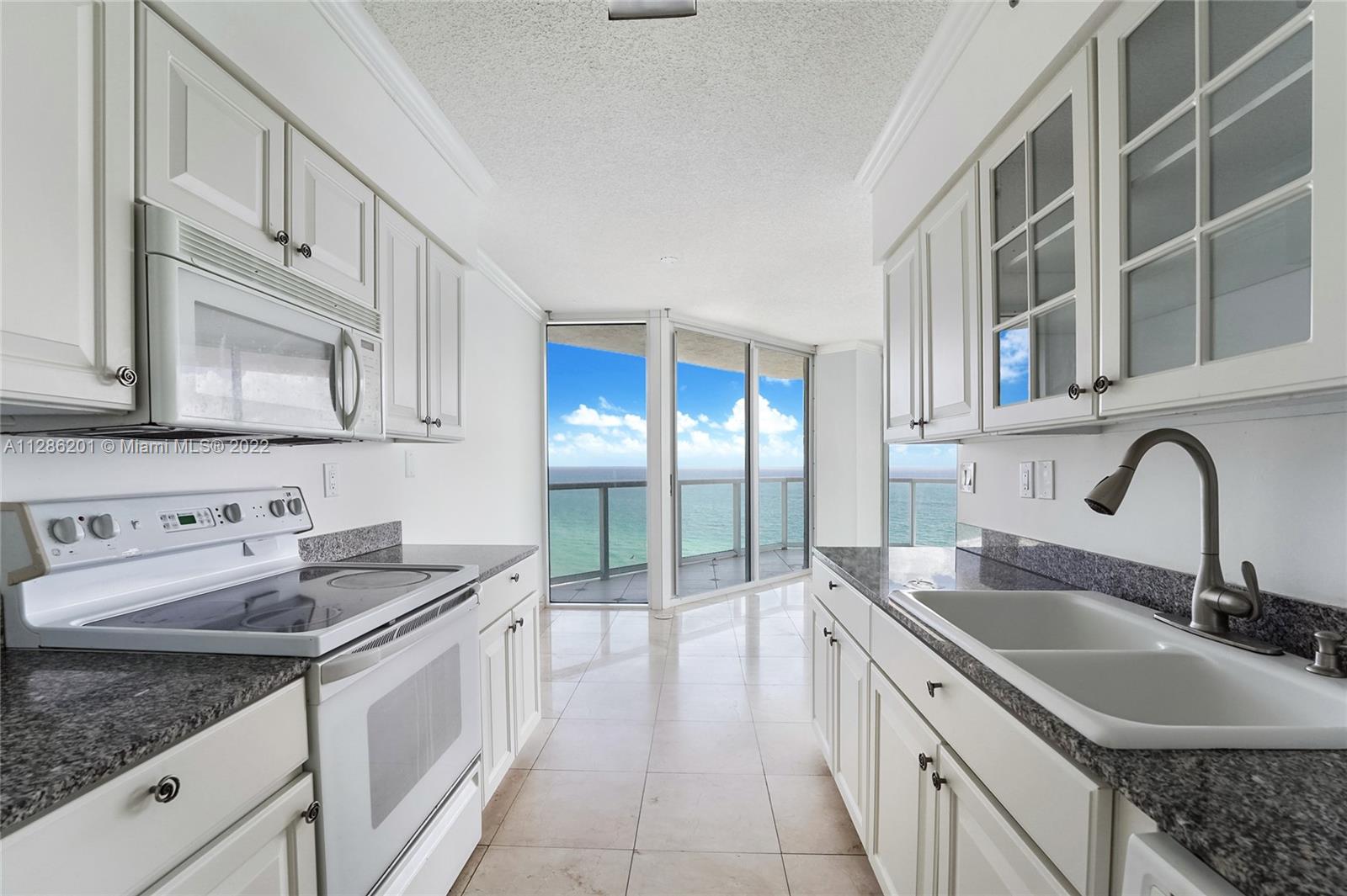ST TROPEZ OCEAN CONDO - Residential