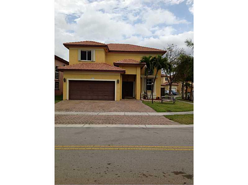 Short Sale opportunity in WATERSTONE Homestead Community. This corner lot 2 story home is priced just right. its in the Miren's Place/Stonebrook subdivision right when you come into the subdivision with 3 bedrooms and 2 1/2 bathrooms, 2 car garage, big ba ck yard, lake access, privacy fence, community pool and club house, close to turnpike, surrounding shopping centers and Baptist Hospital.