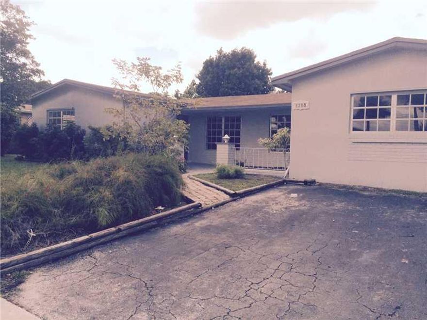 4/2 Pool Home in Highly Sought After Pasadena Lakes, Brand New Carpet/Tile, New Kitchen with Wood Cabinetry/Granite Countertops, Split Plan with Large Master + 2 beds/bath on One Side, Additional Room on Other Side of House, Perfect For Home Office, Play  Room, Guest/In-Law Quarters, Family Room Plus Formal Dining Room and Living Room, Utility Room, Wood Fenced Yard, Screened Porch Perfect for Entertaining, Greenhouse with Outdoor Shower, and Storage Shed. Great Family House!! This Will Not Last!