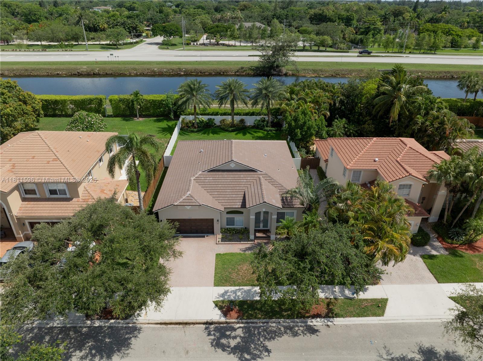 SAPPHIRE POINTE - DIAMOND - Residential
