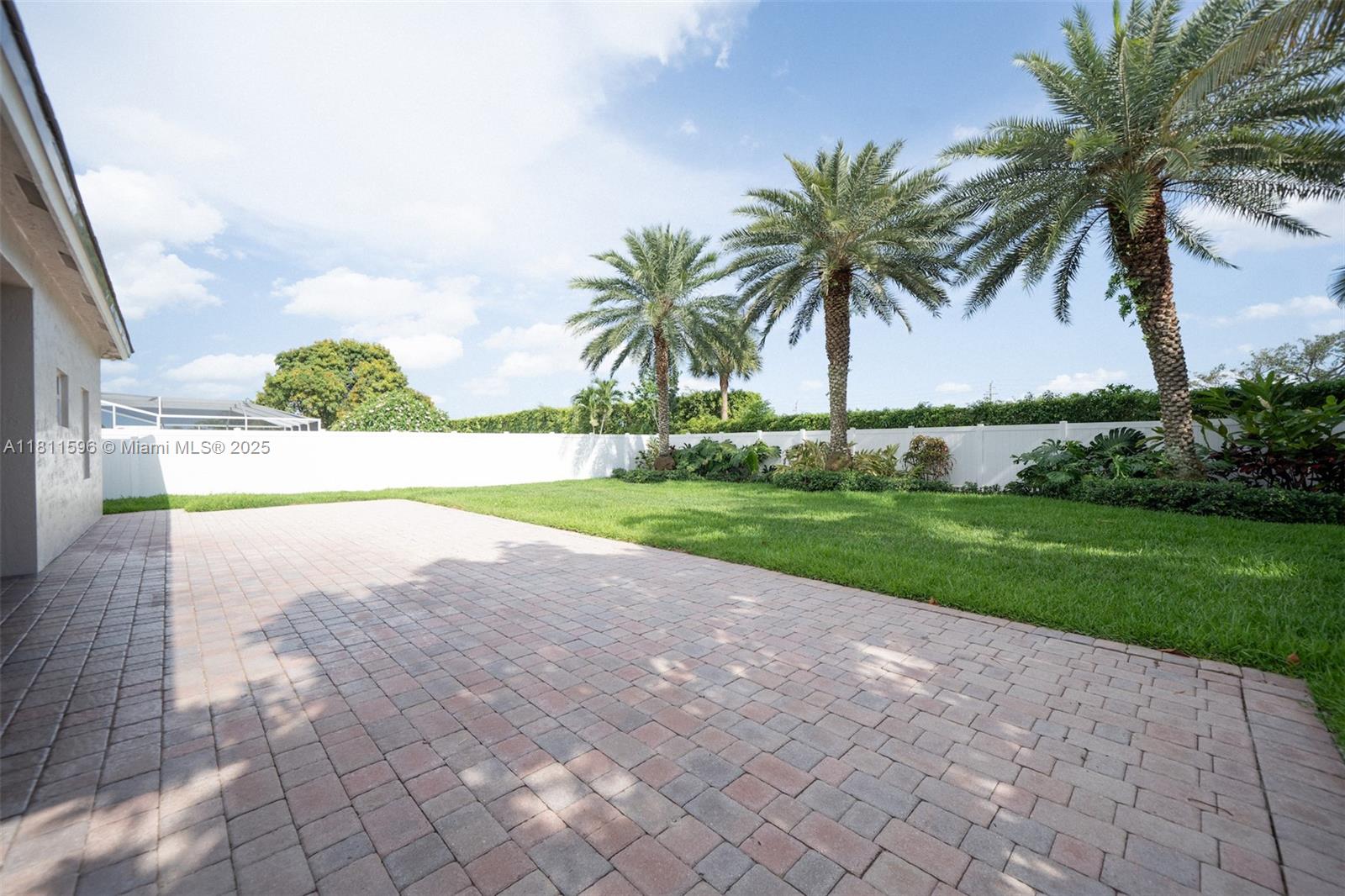 SAPPHIRE POINTE - DIAMOND - Residential