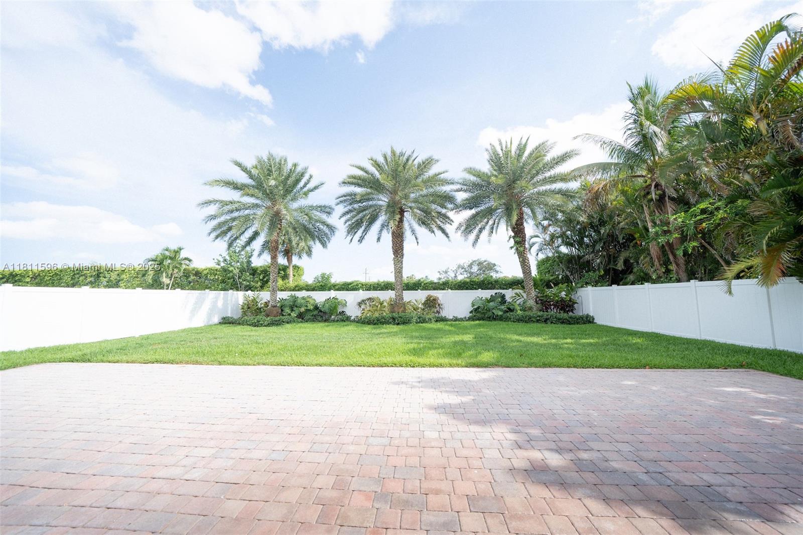 SAPPHIRE POINTE - DIAMOND - Residential