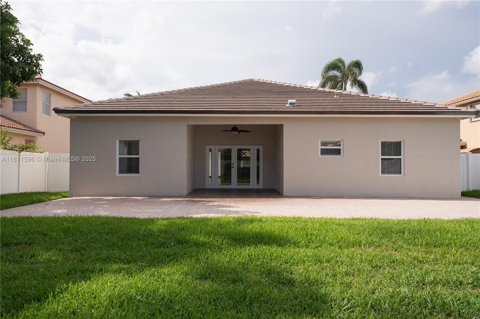 SAPPHIRE POINTE - DIAMOND - Residential