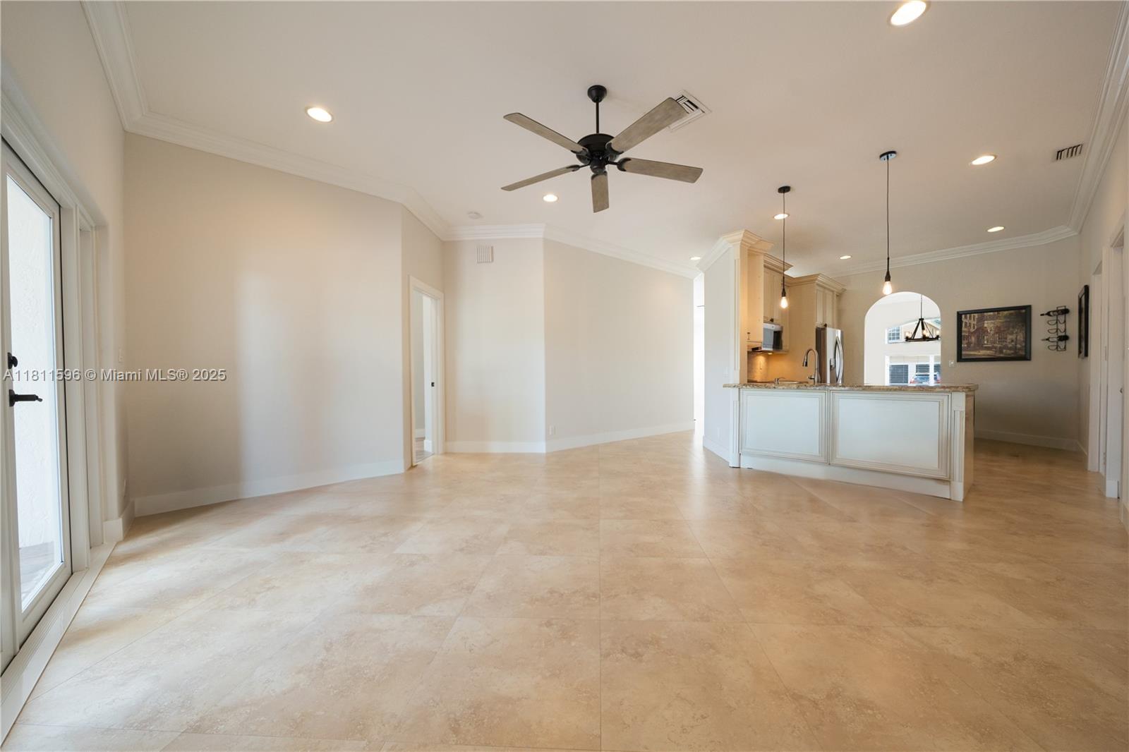 SAPPHIRE POINTE - DIAMOND - Residential