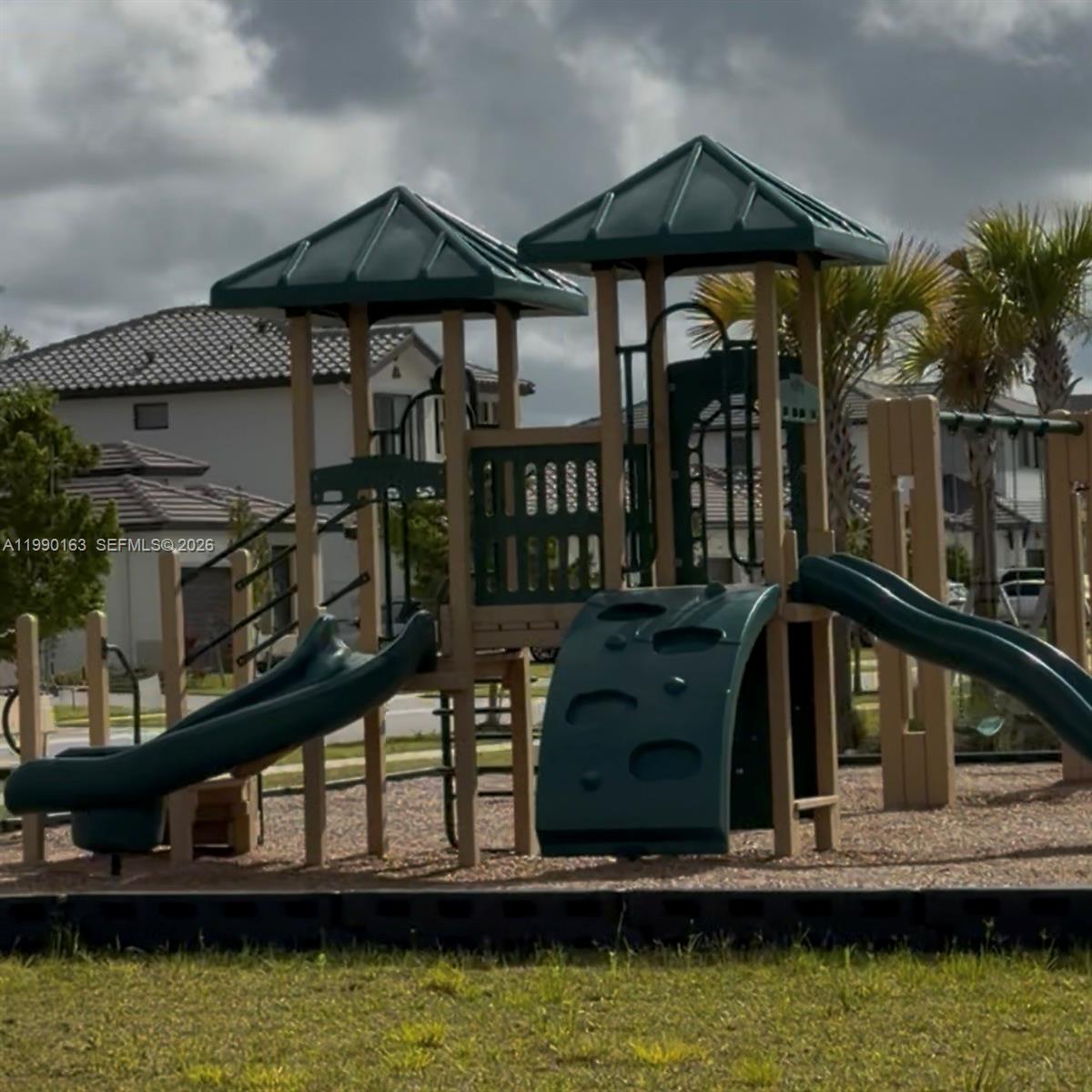 631984 - SILVERWOOD AT AVE - Residential