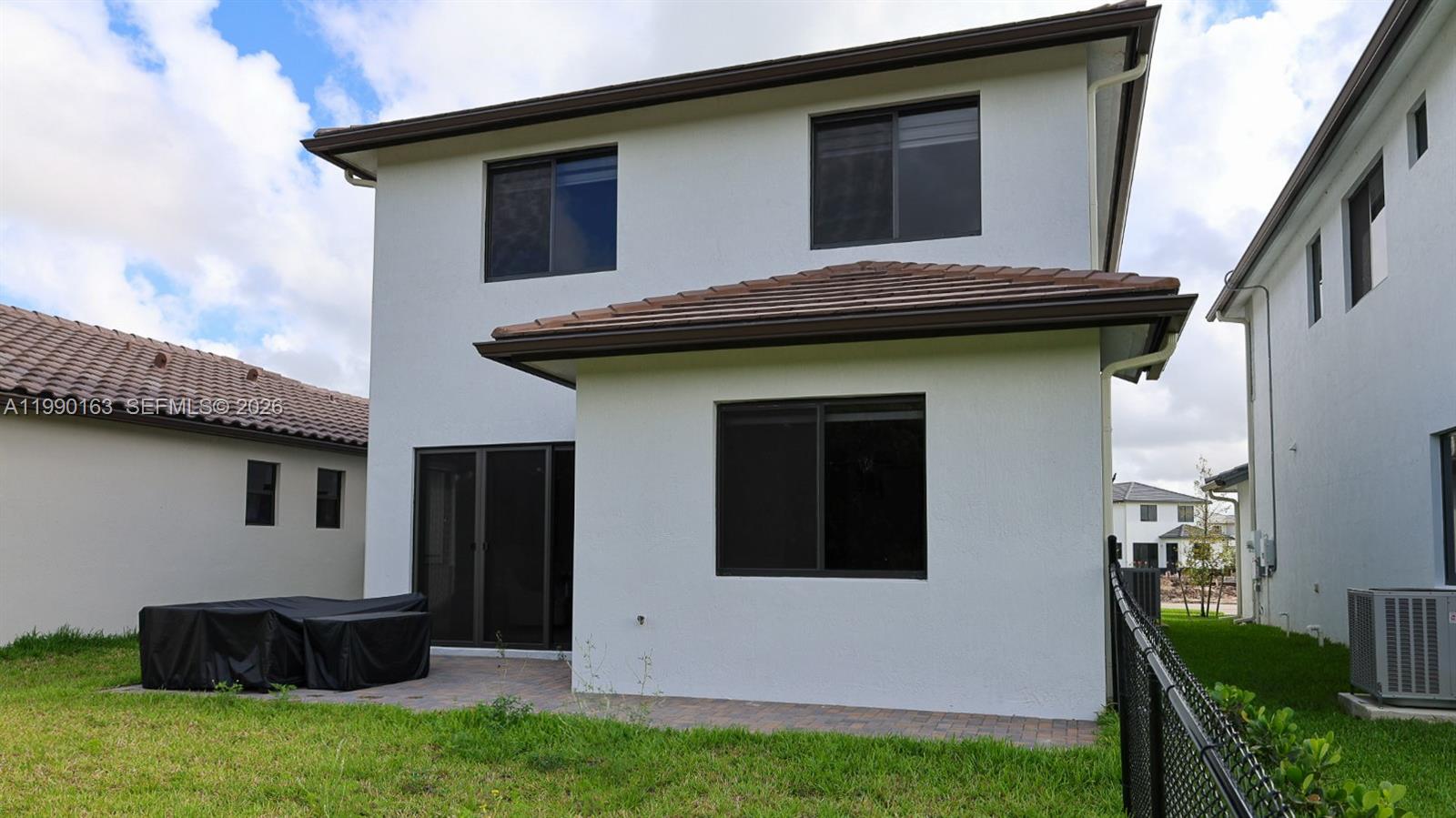 631984 - SILVERWOOD AT AVE - Residential