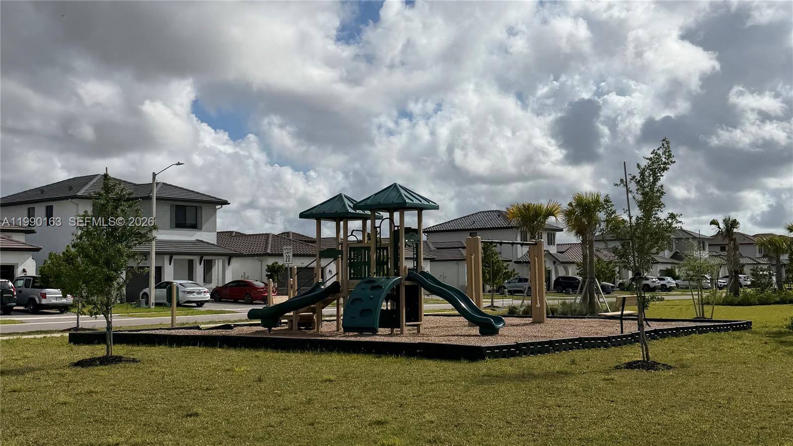 631984 - SILVERWOOD AT AVE - Residential