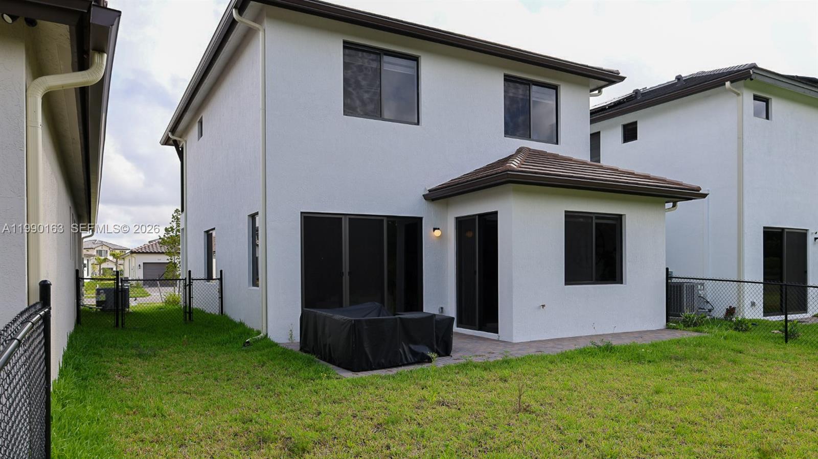 631984 - SILVERWOOD AT AVE - Residential