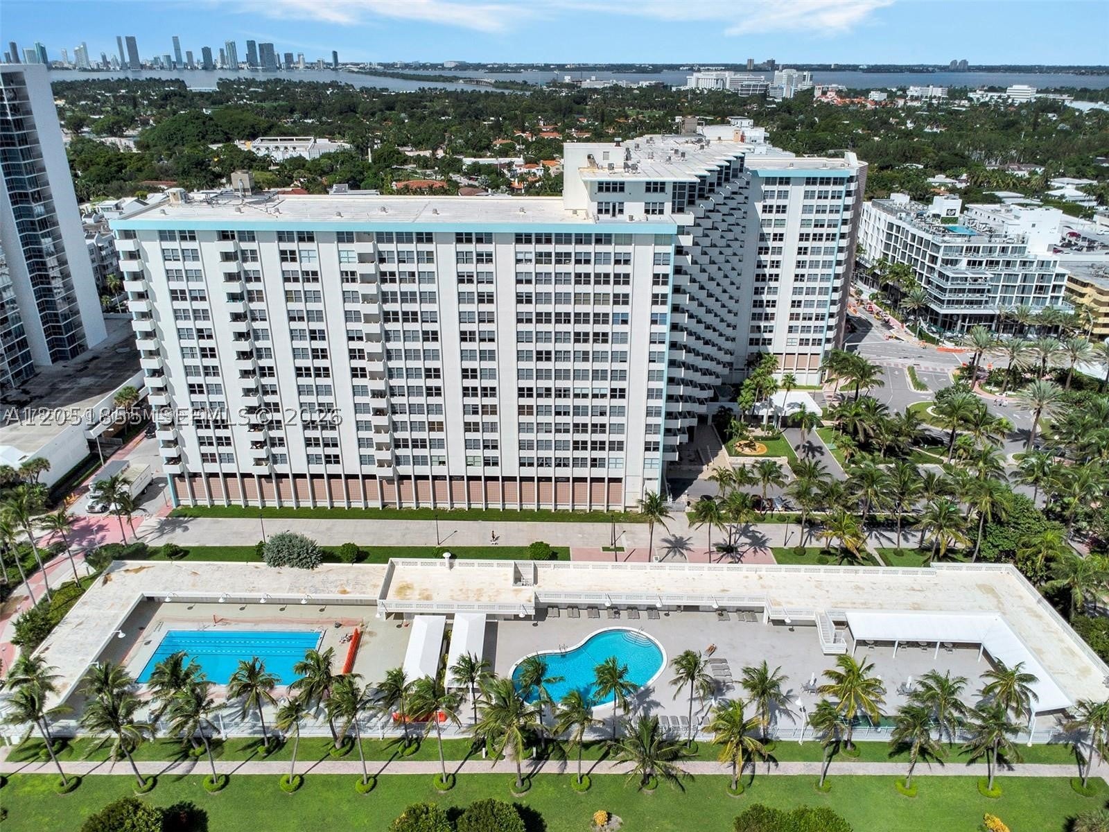 2899 Collins Ave 1734
