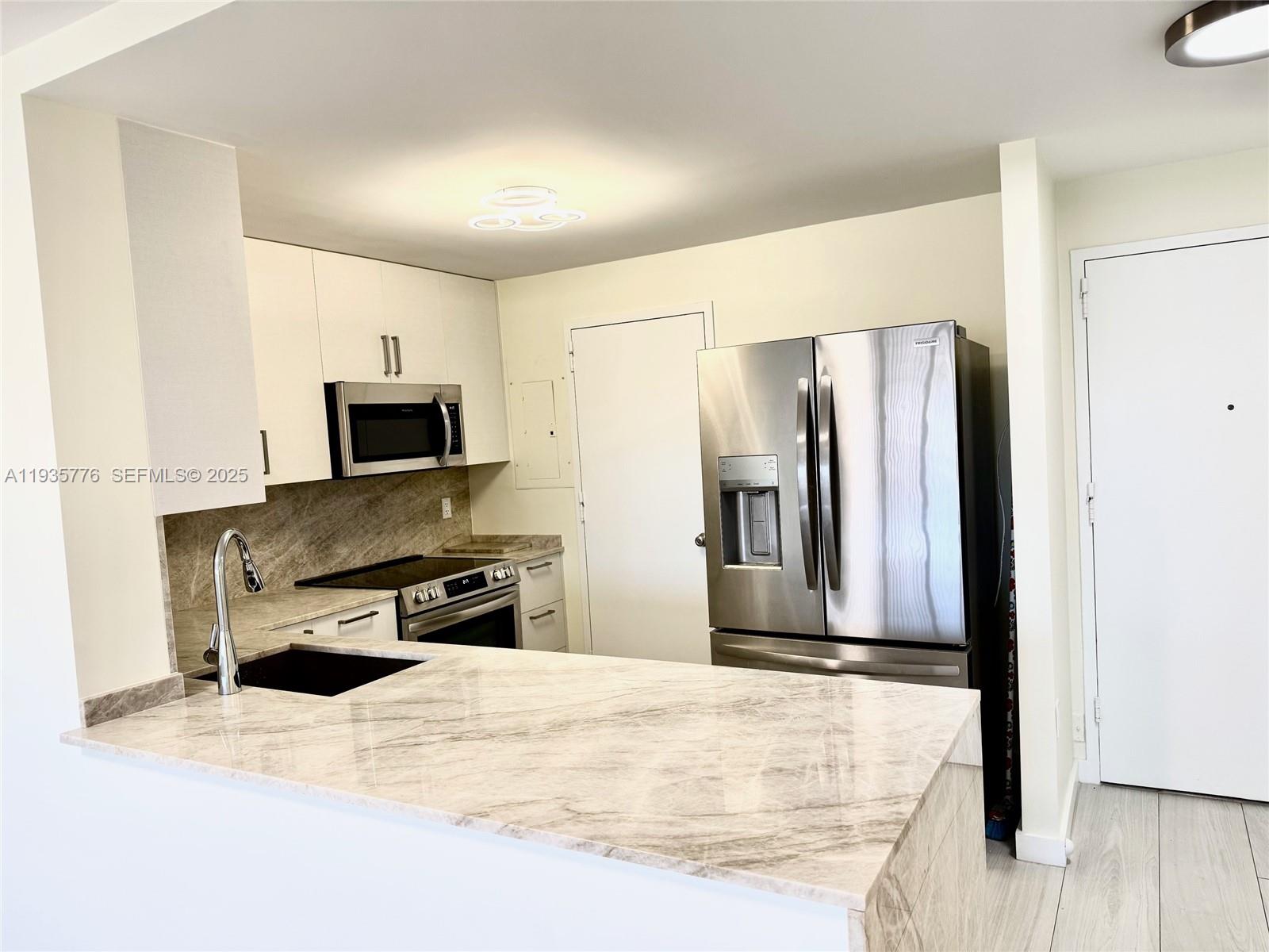 401 Golden Isles Dr 701