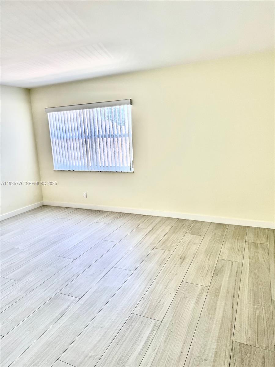 401 Golden Isles Dr 701