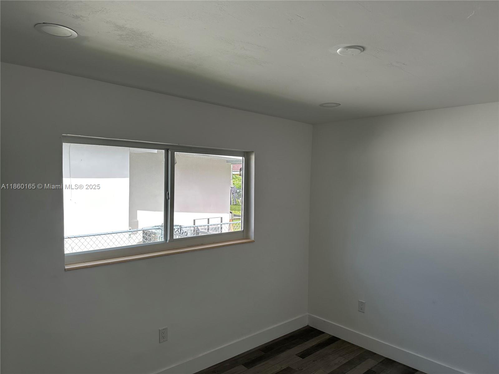 SHADY LAWN - Residential