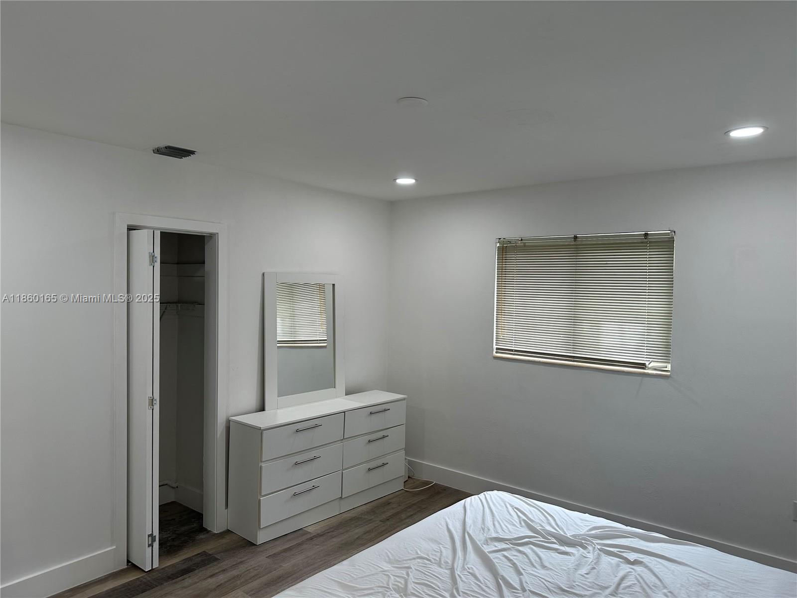 SHADY LAWN - Residential