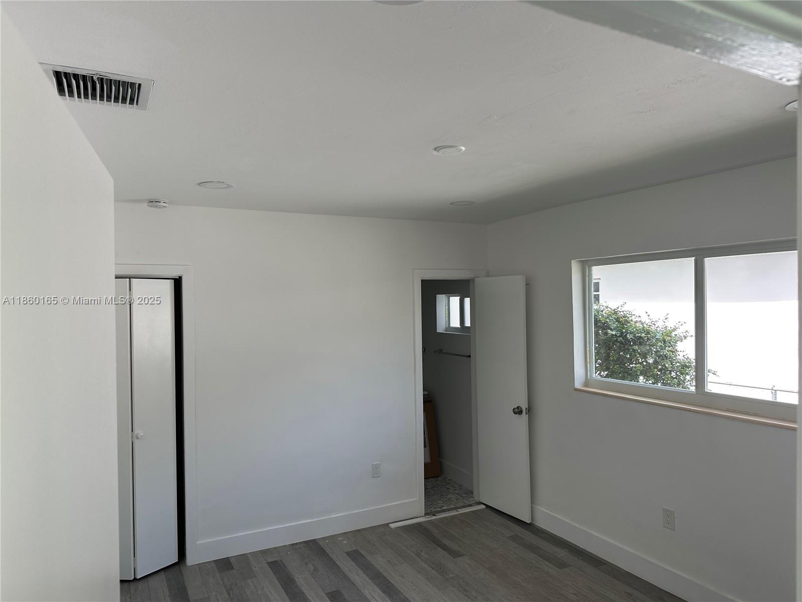 SHADY LAWN - Residential