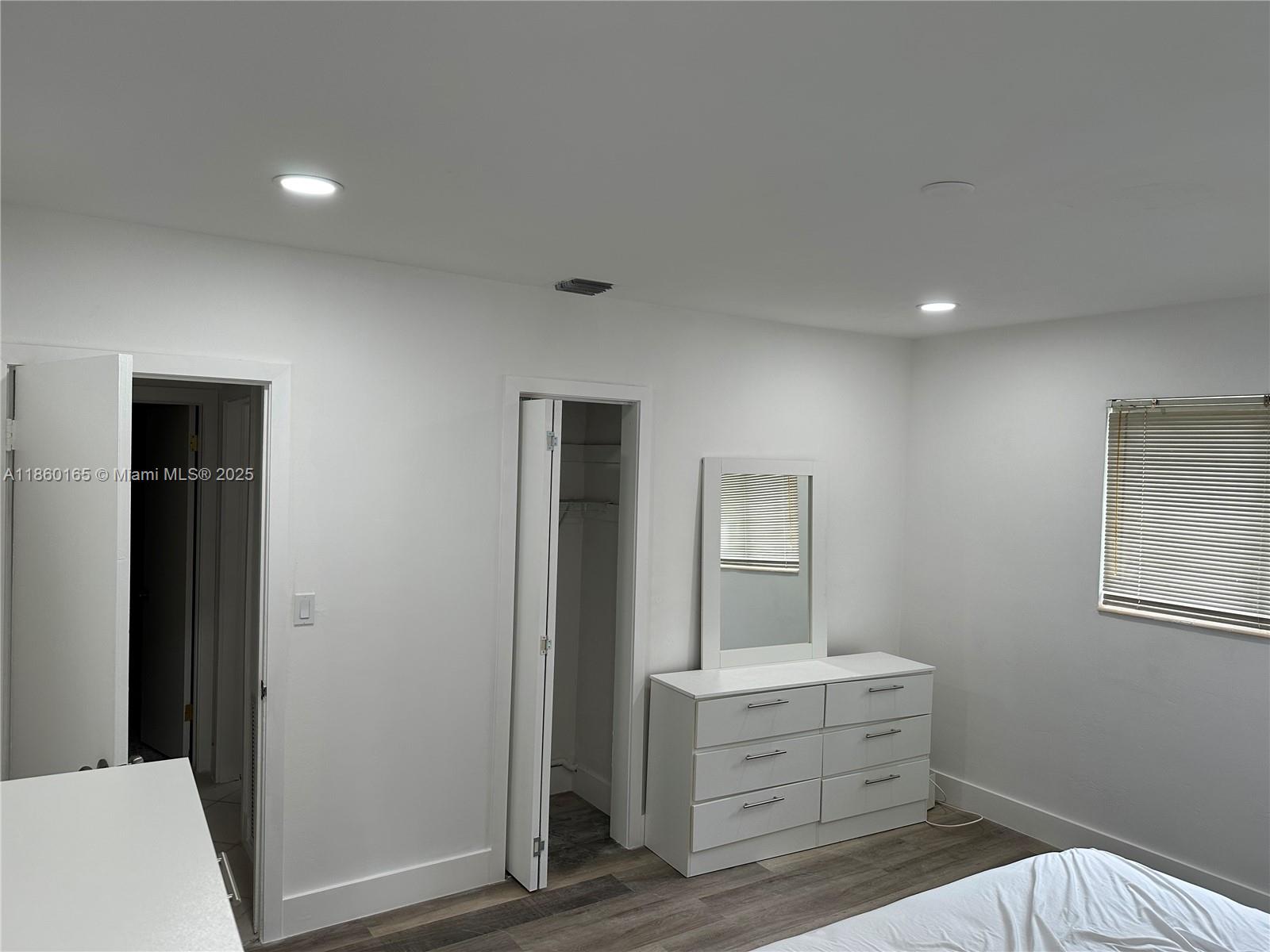 SHADY LAWN - Residential