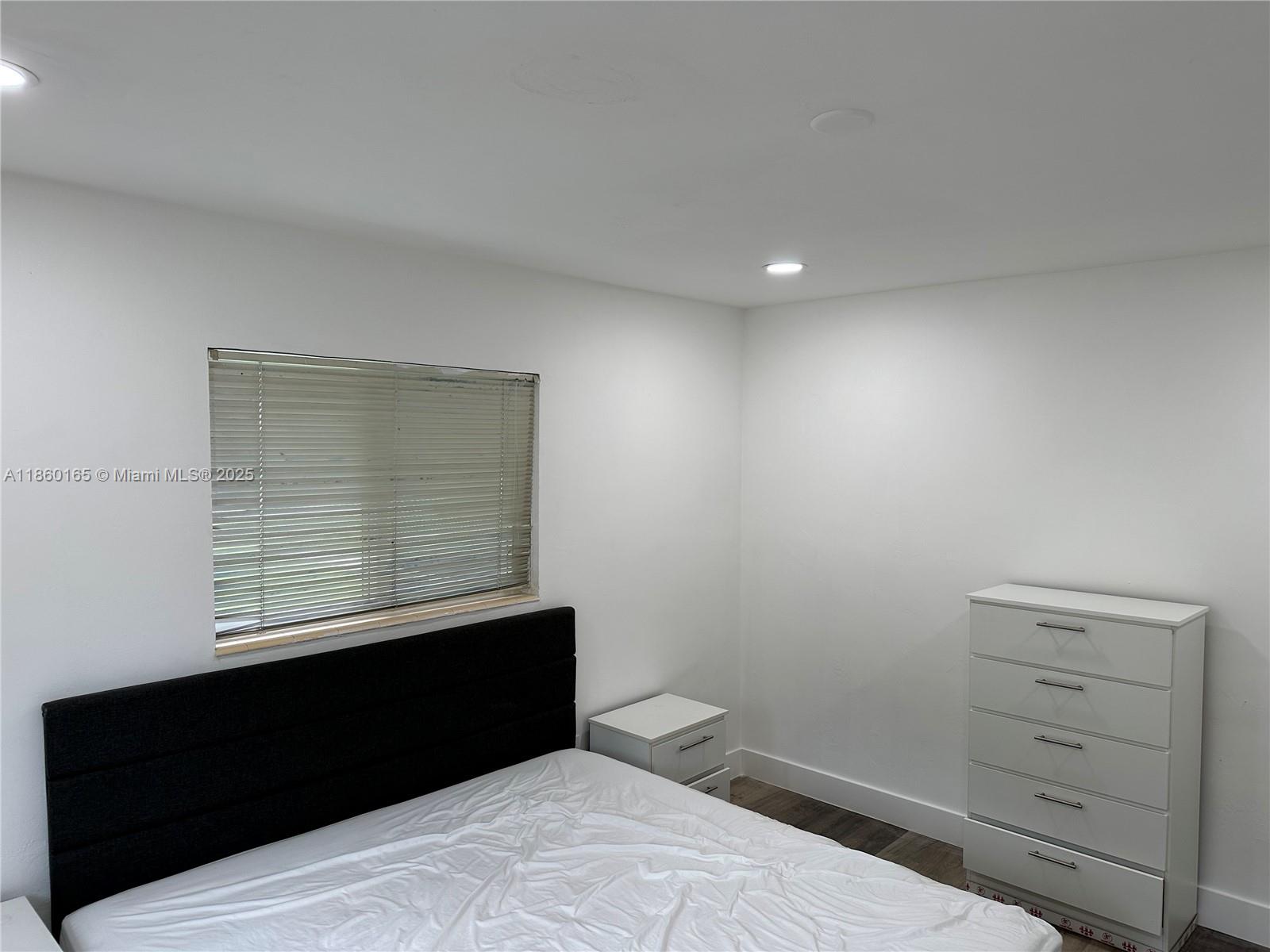 SHADY LAWN - Residential