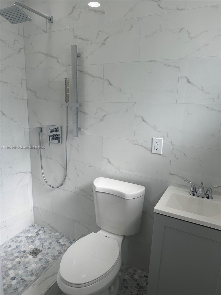 SHADY LAWN - Residential