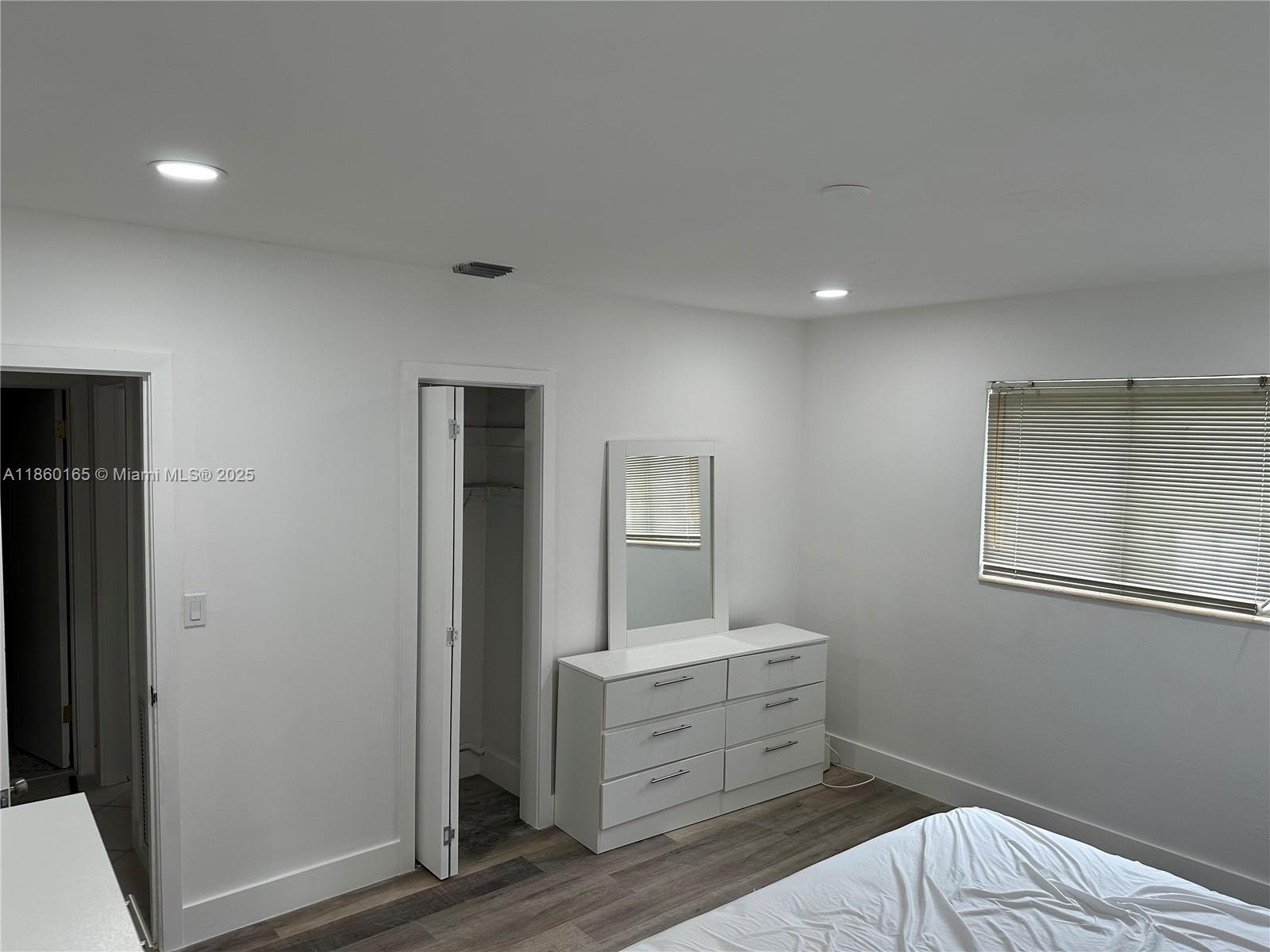 SHADY LAWN - Residential