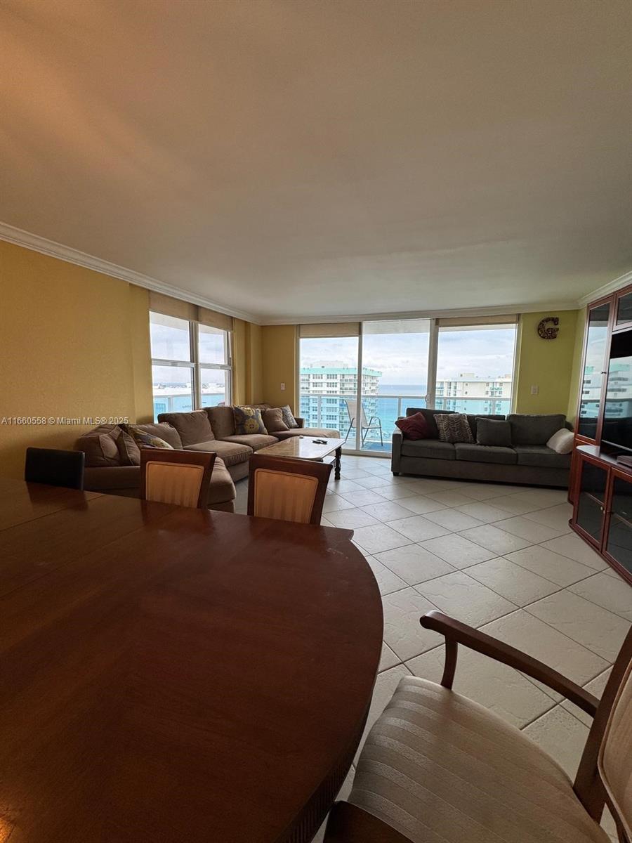 HALLMARK OF HOLLYWOOD CON - Residential