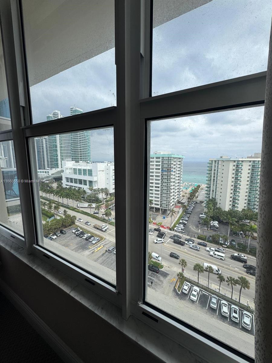 HALLMARK OF HOLLYWOOD CON - Residential