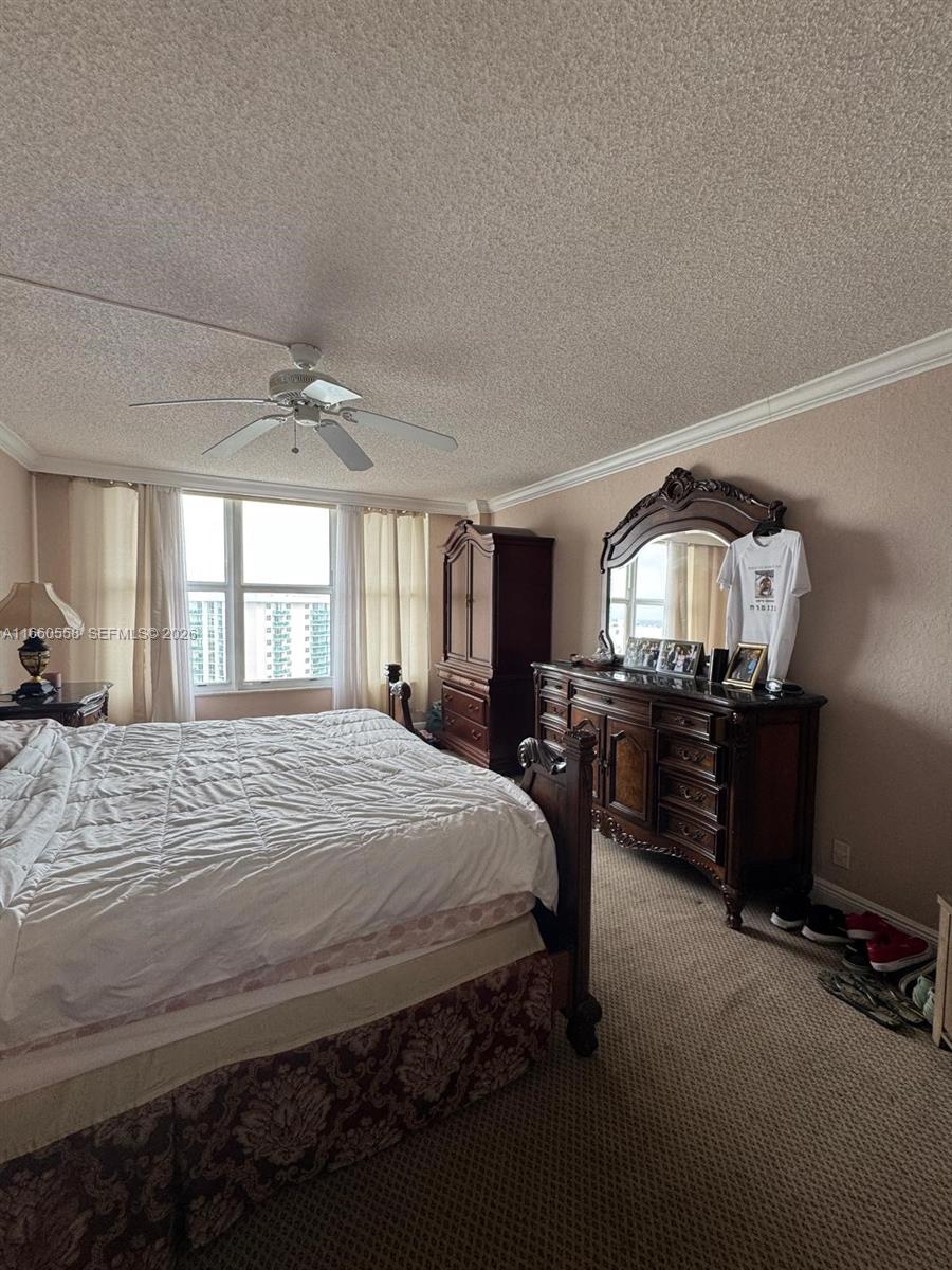 HALLMARK OF HOLLYWOOD CON - Residential