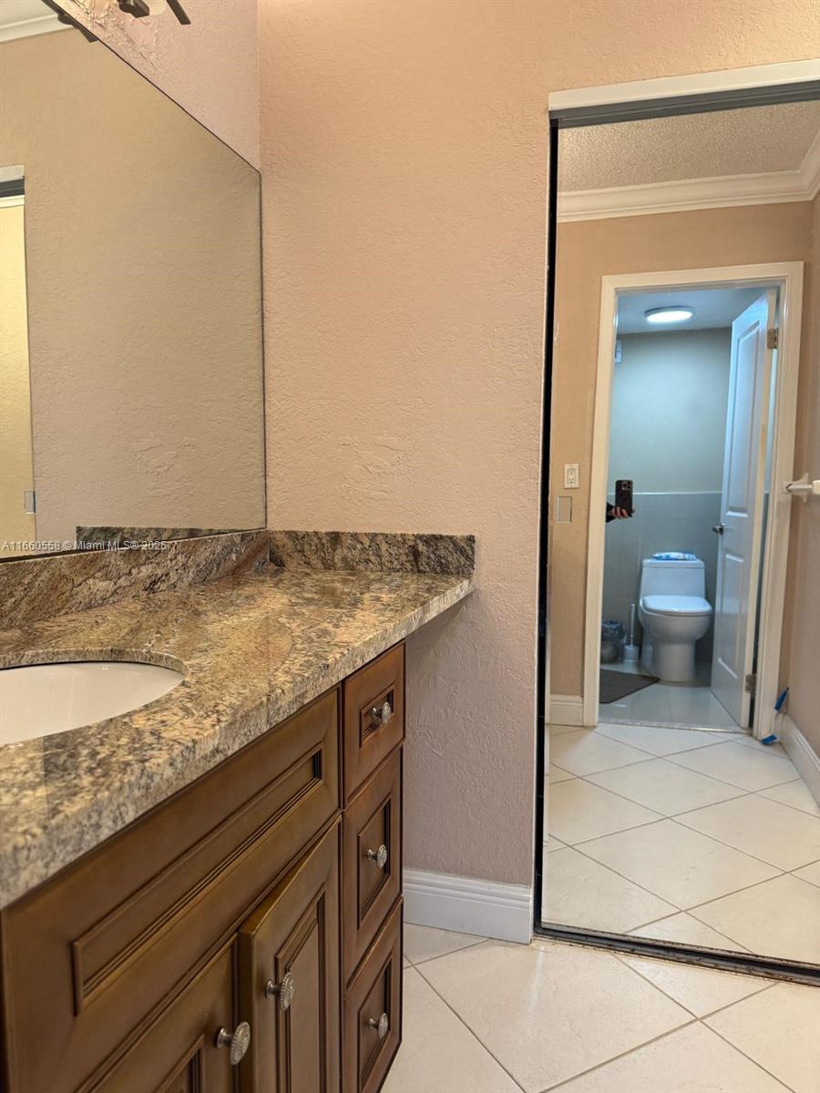 HALLMARK OF HOLLYWOOD CON - Residential