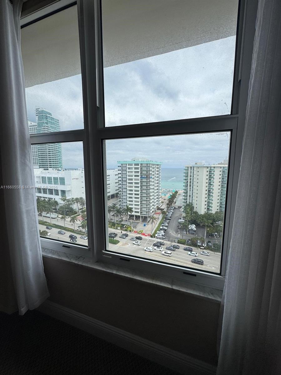 HALLMARK OF HOLLYWOOD CON - Residential