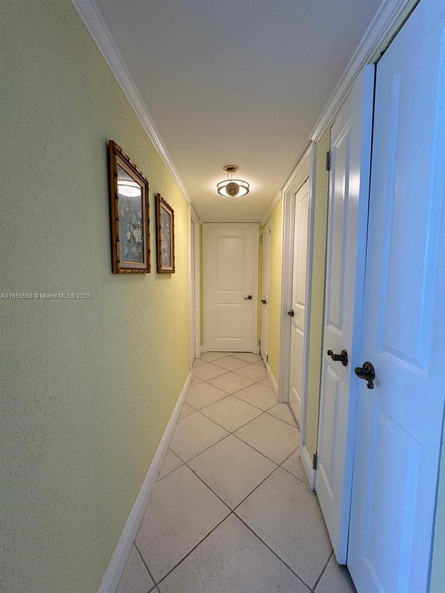 HALLMARK OF HOLLYWOOD CON - Residential