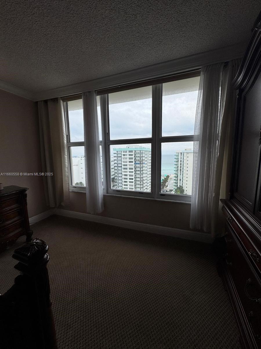 HALLMARK OF HOLLYWOOD CON - Residential