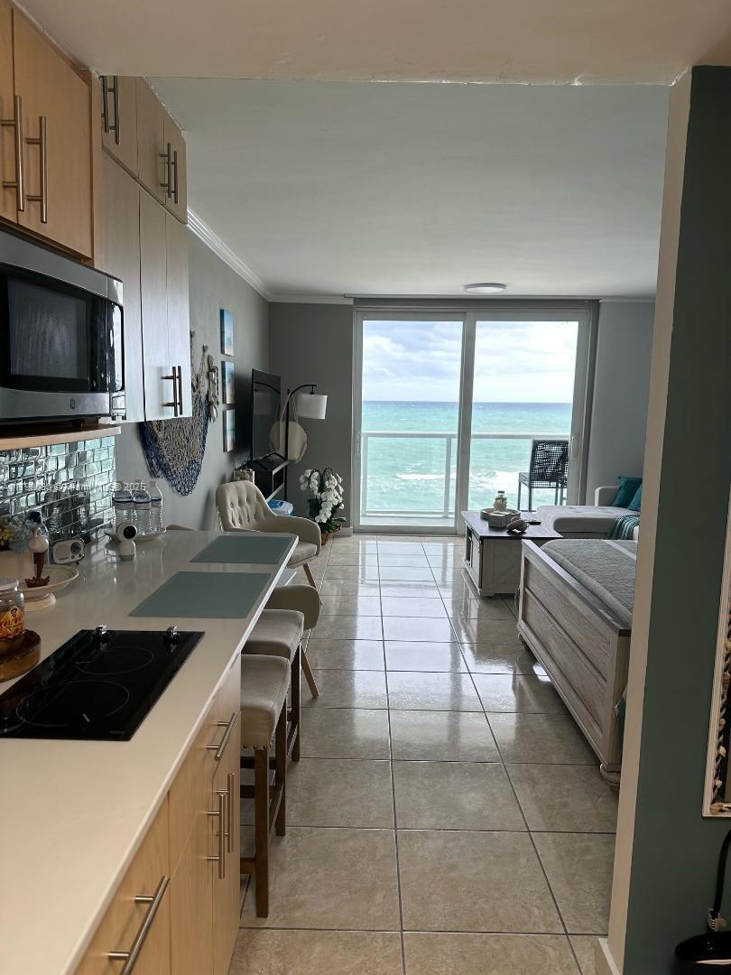 19201 Collins Ave 712