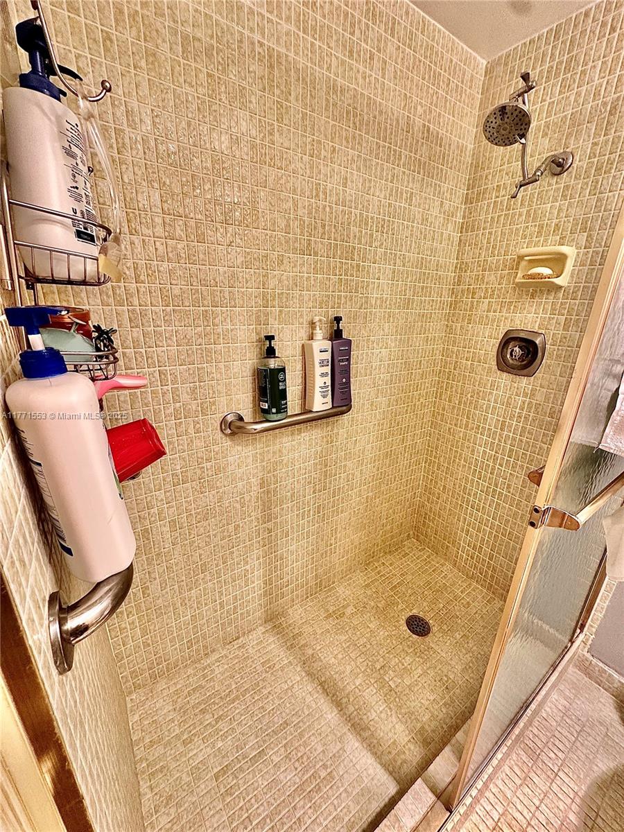 HILLCREST EAST NO 23 COND - Residential