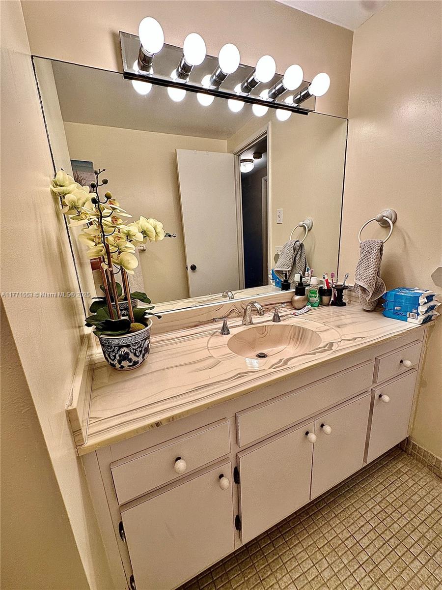 HILLCREST EAST NO 23 COND - Residential