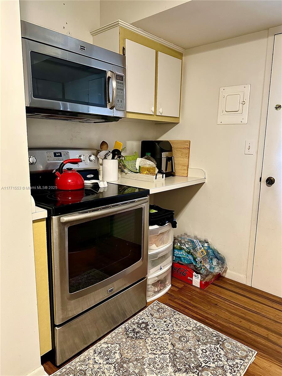 HILLCREST EAST NO 23 COND - Residential