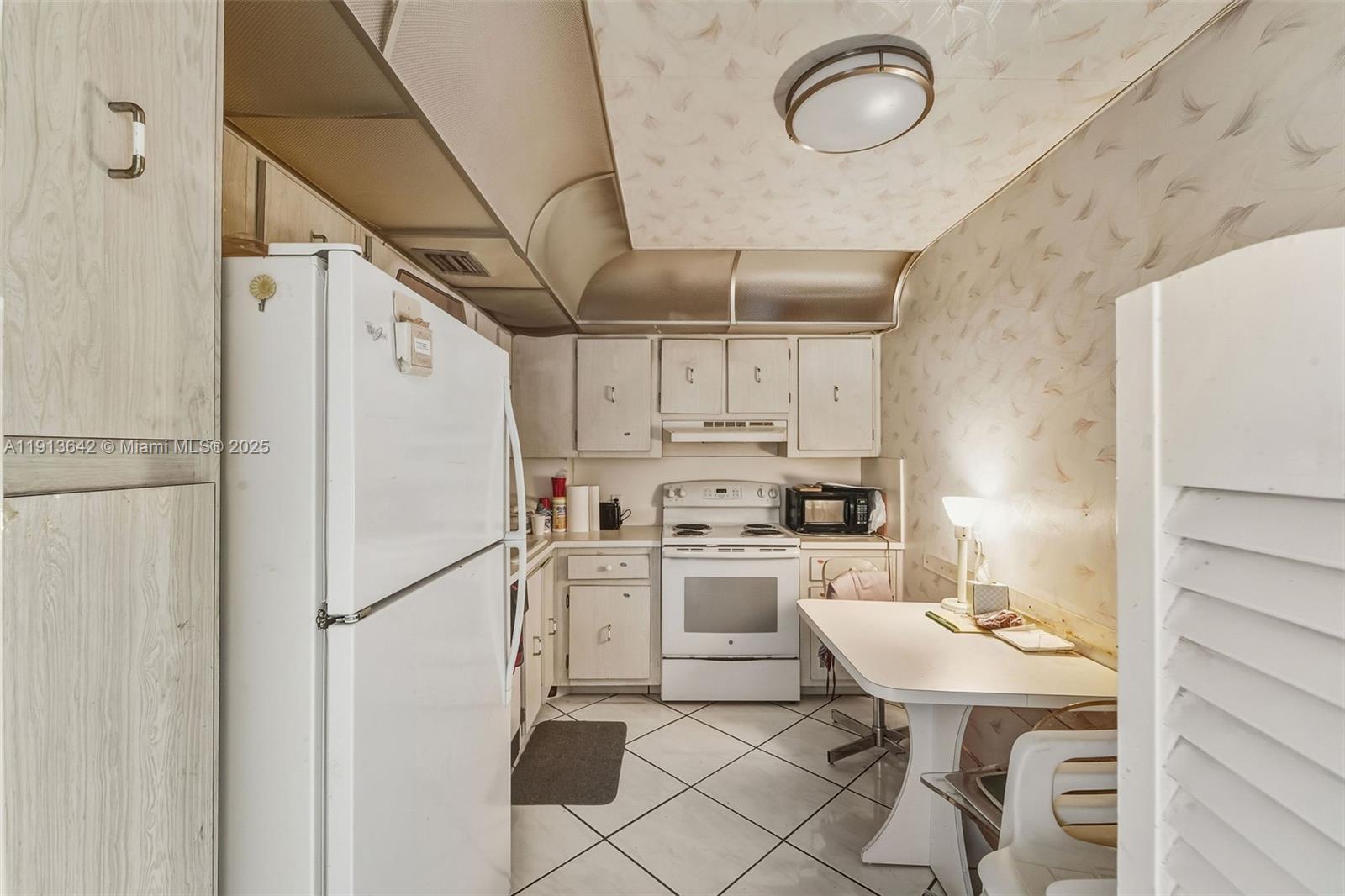 ARLEN HOUSE EAST CONDO - Residential