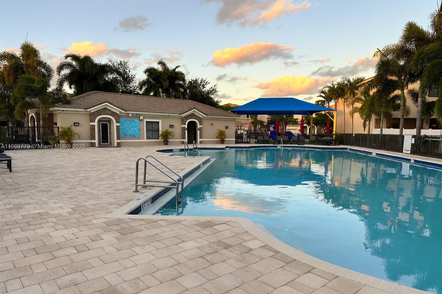 CHAMPION LAKES - Residential