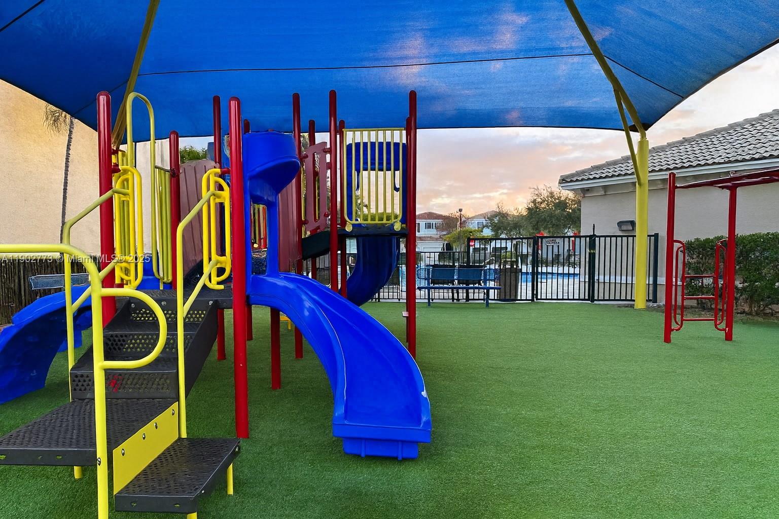 CHAMPION LAKES - Residential