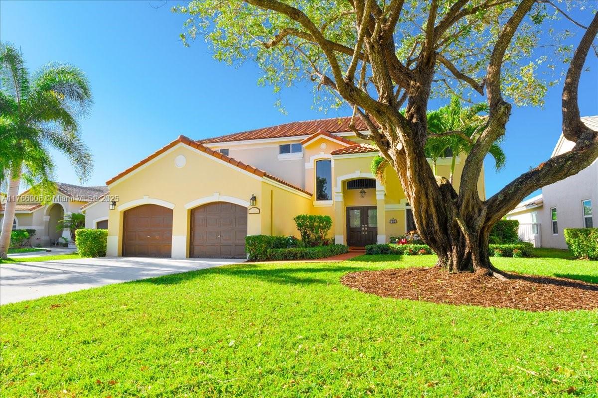 Property for Sale at 732 Verona Lake Dr, Weston, Broward County, Florida - Bedrooms: 5 
Bathrooms: 3  - $1,199,900
