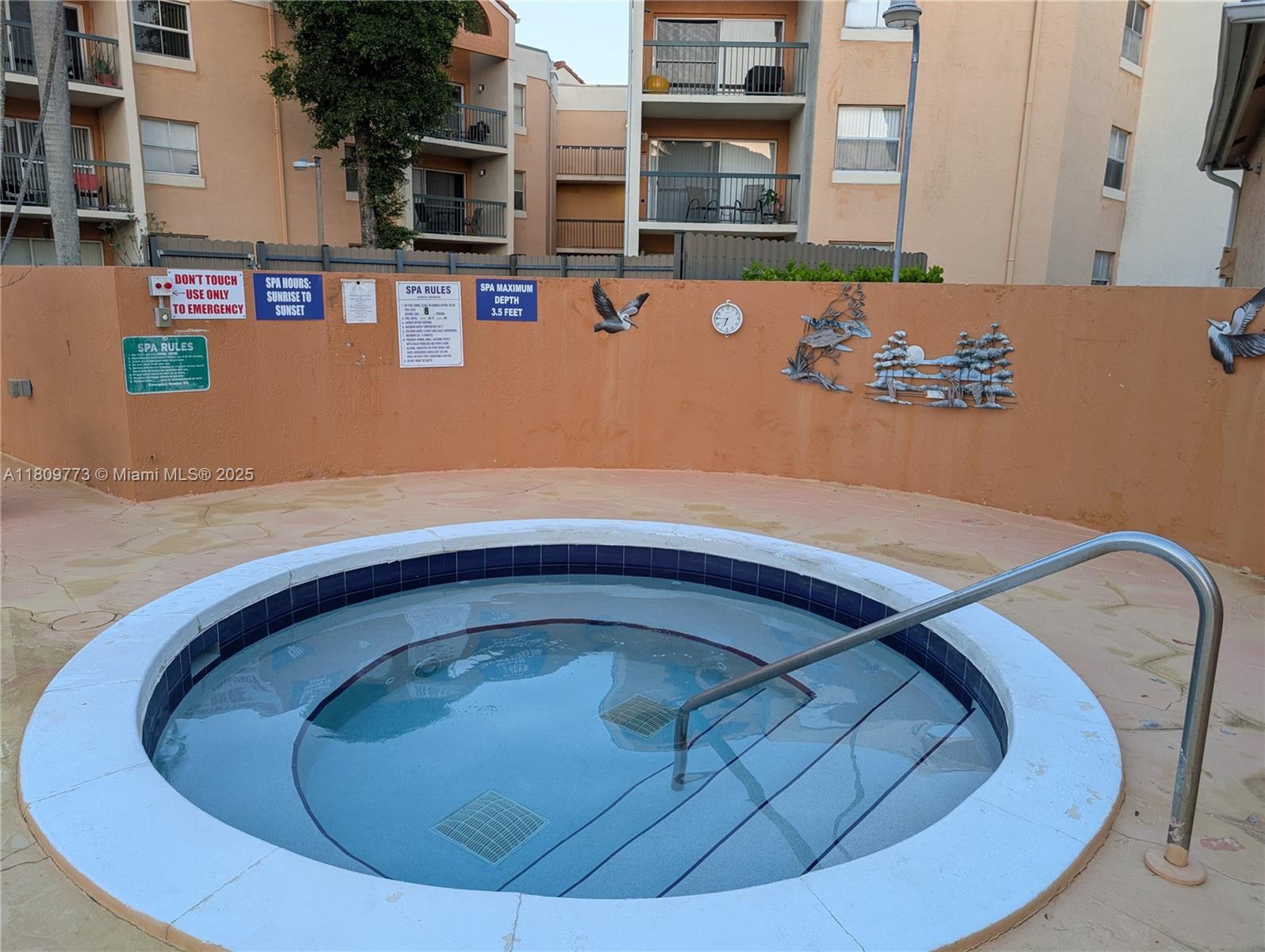 MEDITERRANEAN VILLAS COND - Residential