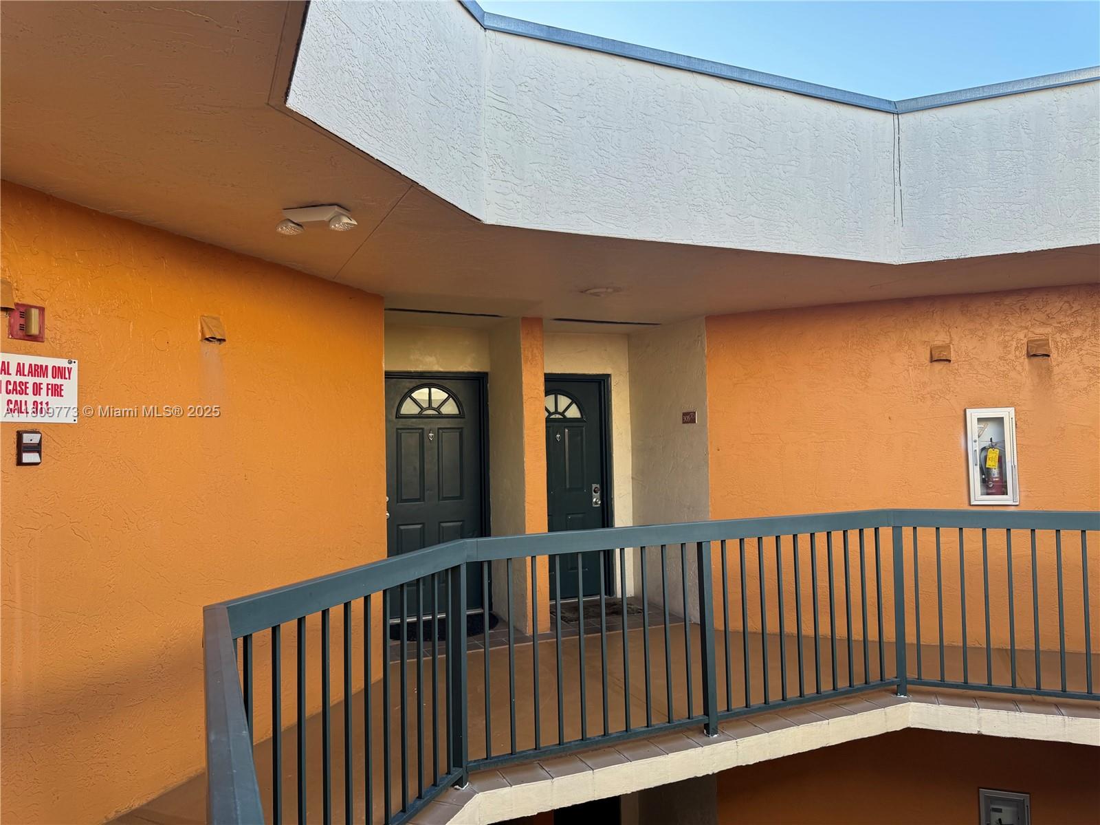 MEDITERRANEAN VILLAS COND - Residential