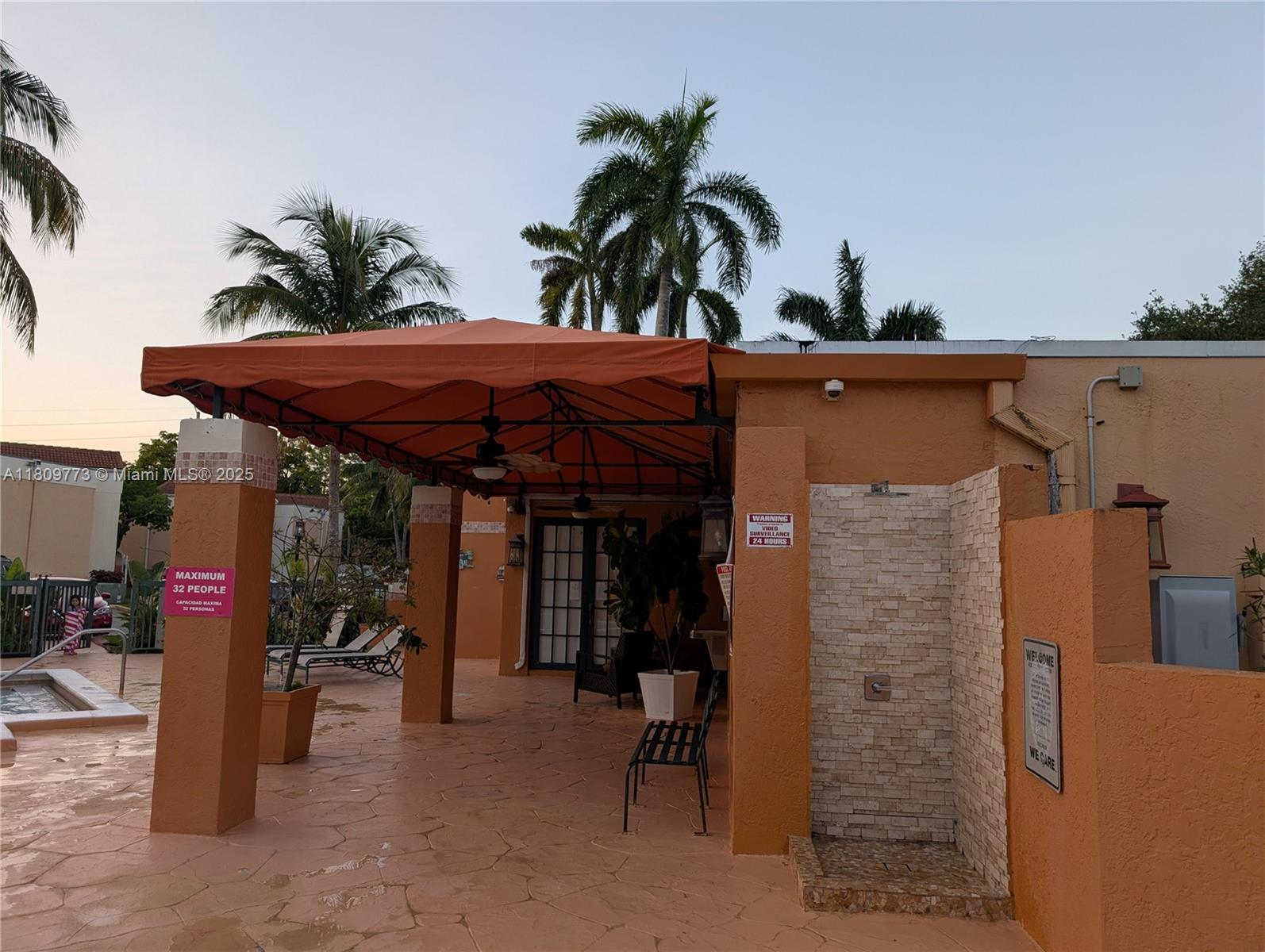 MEDITERRANEAN VILLAS COND - Residential