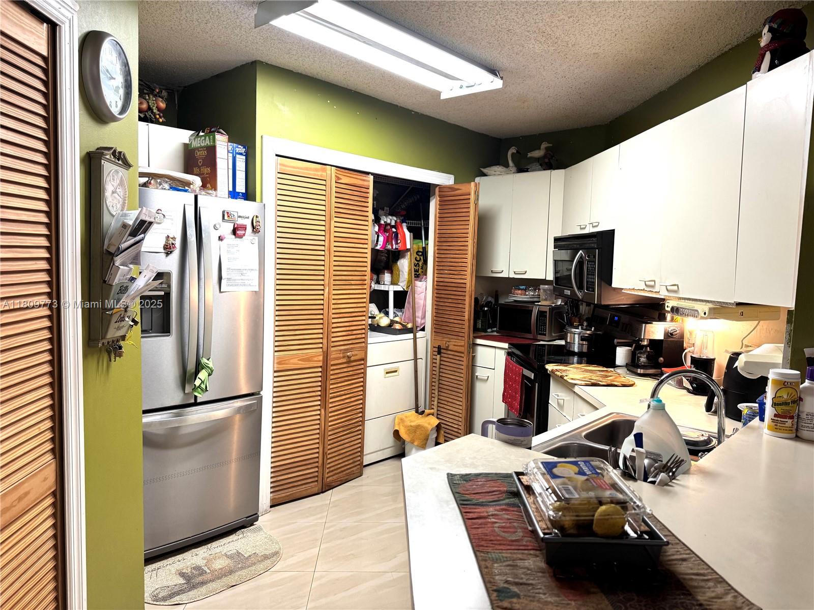 MEDITERRANEAN VILLAS COND - Residential