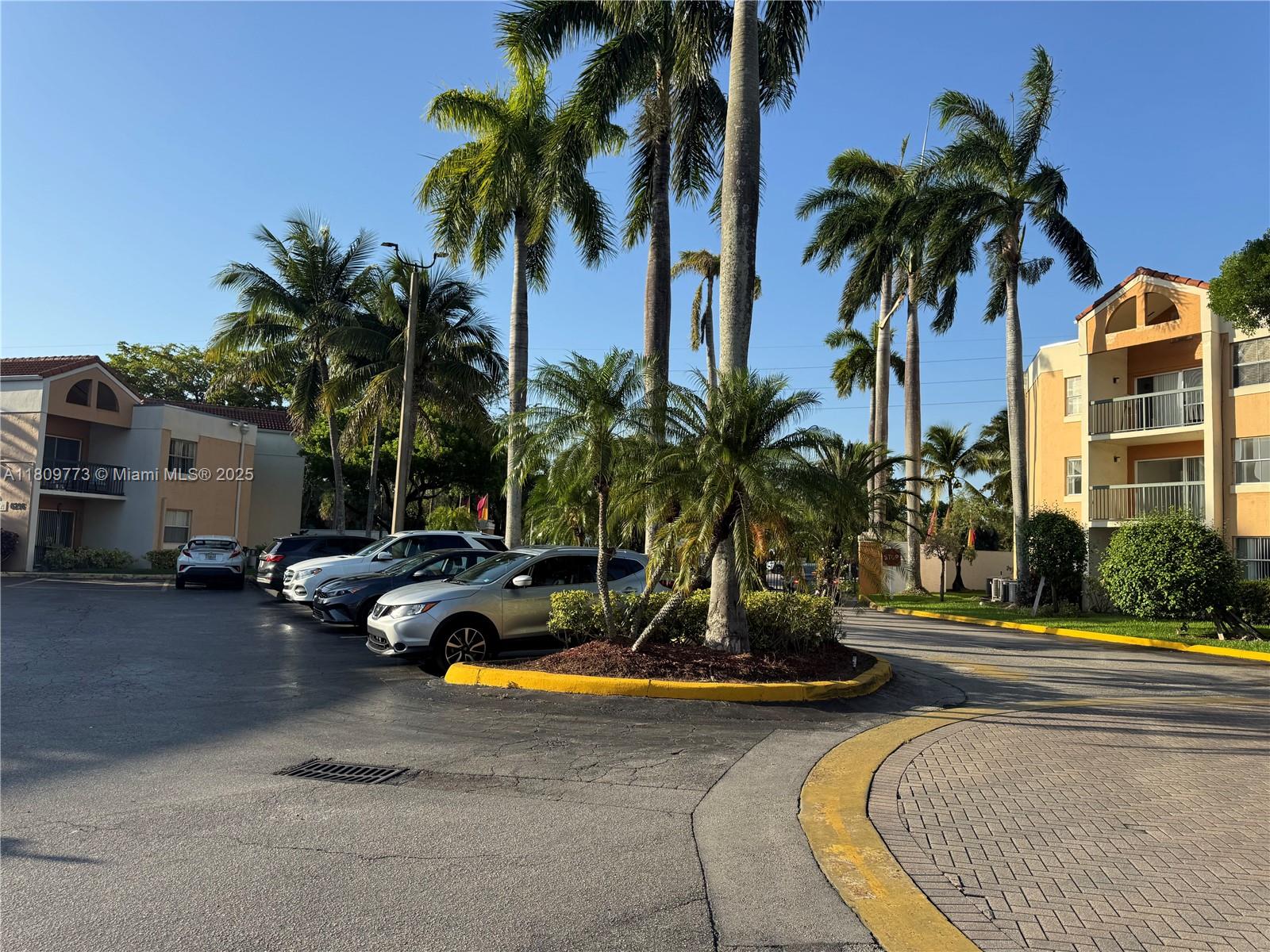 MEDITERRANEAN VILLAS COND - Residential